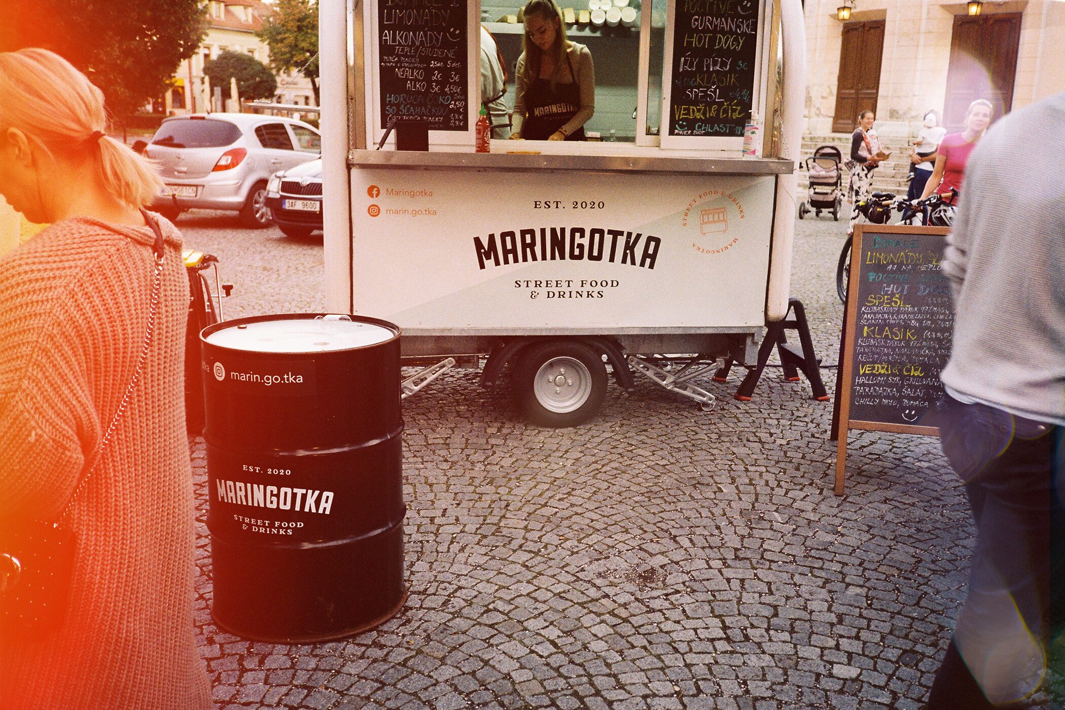 Maringotka street food hot dog drink coffee